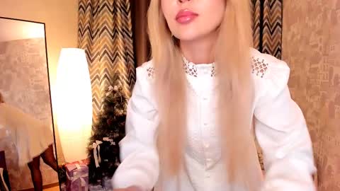 Snapshot of adeleroberts chatting on December 24, 7:17 am Adele online show from December 24, 7:17 am