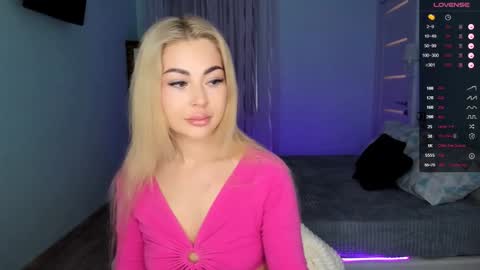 Snapshot of adeleroberts chatting on February 8, 2:36 am Adele online show from February 8, 2:36 am