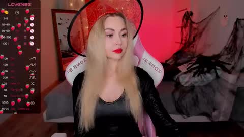 Snapshot of adeleroberts chatting on October 30, 2:36 am Adele online show from October 30, 2:36 am