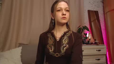 Snapshot of adelin_maxwell chatting on March 10, 3:09 pm Lina online show from March 10, 3:09 pm