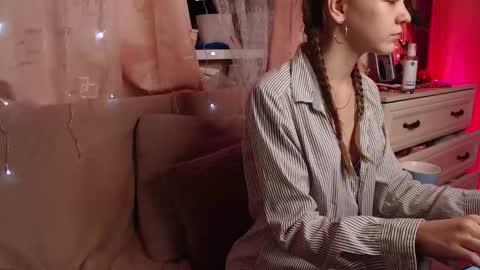Snapshot of adelin_maxwell chatting on January 21, 12:46 am Lina online show from January 21, 12:46 am