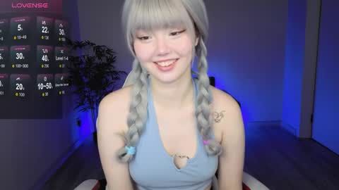 adelina__flower online show from April 18, 2:36 am