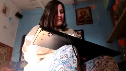 Snapshot of adelineblueeyes chatting on January 27, 1:19 pm Larisa online show from January 27, 1:19 pm