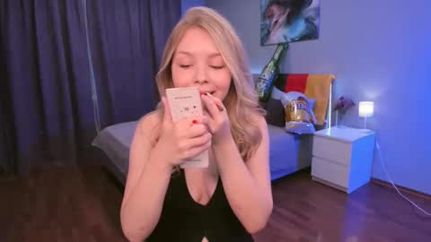 adelllovely online show from September 30, 11:38 am