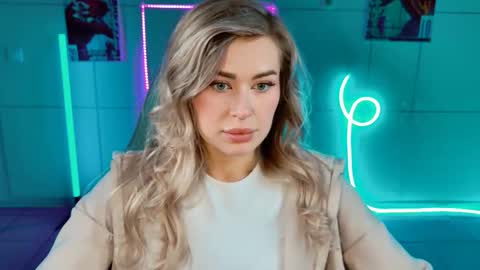 Adel online show from October 4, 9:04 am