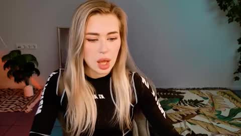 Adel online show from September 28, 9:14 am