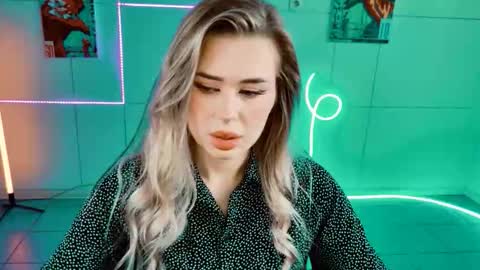 Adel online show from September 22, 9:19 am