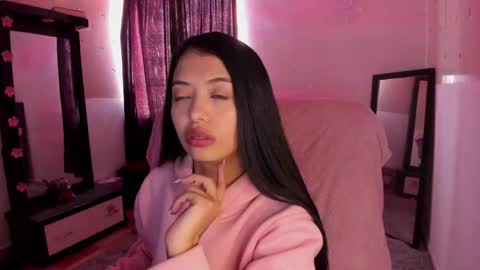 Snapshot of adorabolt chatting on January 19, 7:37 pm Stormi online show from January 19, 7:37 pm