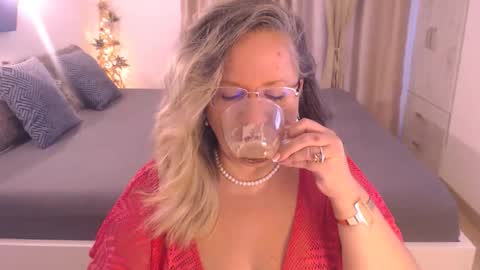 Snapshot of adrena_ chatting on September 18, 4:33 am Cryna online show from September 18, 4:33 am