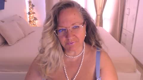 Snapshot of adrena_ chatting on September 14, 1:20 pm Cryna online show from September 14, 1:20 pm