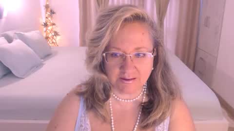 Snapshot of adrena_ chatting on October 18, 10:07 am Cryna online show from October 18, 10:07 am