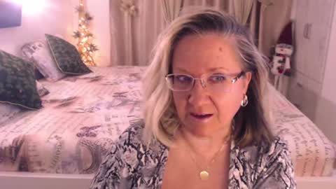 Snapshot of adrena_ chatting on December 27, 5:20 am Cryna online show from December 27, 5:20 am