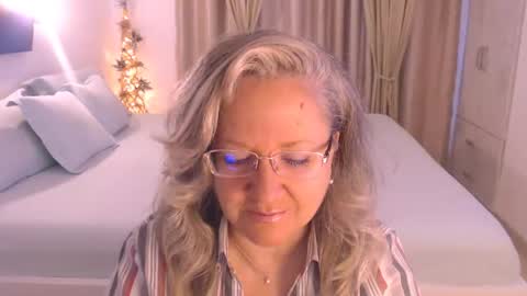 Snapshot of adrena_ chatting on September 25, 5:28 am Cryna online show from September 25, 5:28 am