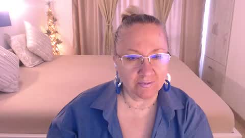 Snapshot of adrena_ chatting on February 12, 11:29 am Cryna online show from February 12, 11:29 am