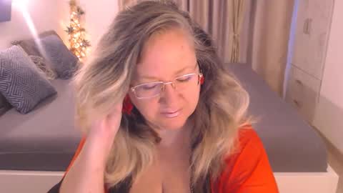 Snapshot of adrena_ chatting on September 19, 4:44 am Cryna online show from September 19, 4:44 am