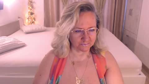 Snapshot of adrena_ chatting on February 5, 11:23 am Cryna online show from February 5, 11:23 am