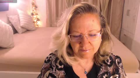 Snapshot of adrena_ chatting on January 10, 4:54 am Cryna online show from January 10, 4:54 am