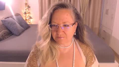 Snapshot of adrena_ chatting on September 17, 4:32 am Cryna online show from September 17, 4:32 am