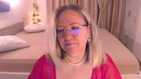 Snapshot of adrena_ chatting on February 28, 4:43 am Cryna online show from February 28, 4:43 am