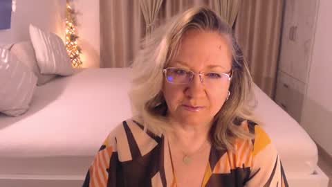 Snapshot of adrena_ chatting on February 4, 5:21 am Cryna online show from February 4, 5:21 am