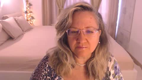 Snapshot of adrena_ chatting on October 29, 11:03 am Cryna online show from October 29, 11:03 am