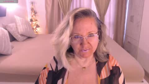 Snapshot of adrena_ chatting on January 12, 11:17 am Cryna online show from January 12, 11:17 am