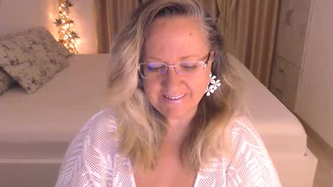 Snapshot of adrena_ chatting on September 8, 5:12 pm Cryna online show from September 8, 5:12 pm