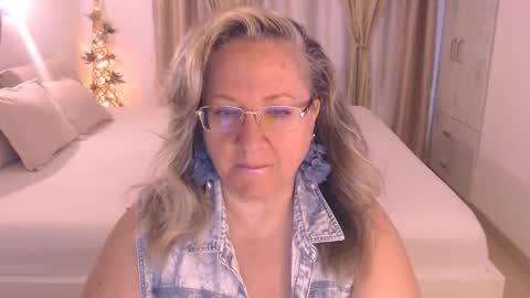 Snapshot of adrena_ chatting on October 7, 9:03 am Cryna online show from October 7, 9:03 am