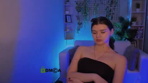 adri_sky online show from August 4, 1:17 pm