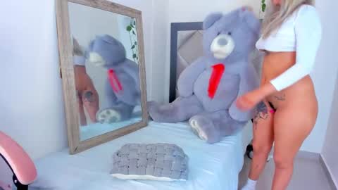 Snapshot of adria_ross chatting on January 24, 10:51 pm Adriana online show from January 24, 10:51 pm
