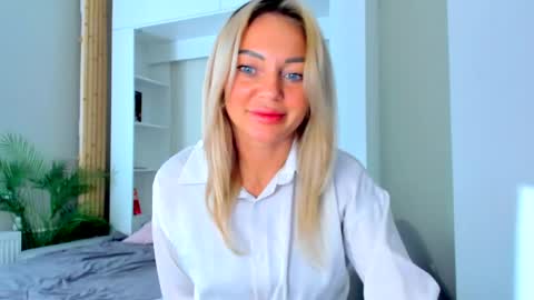 Adriana online show from March 14, 1:45 pm