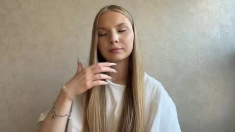 Caroline online show from August 5, 3:40 pm