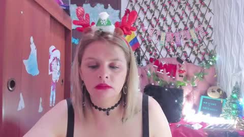 adriiana_fox_ online show from December 2, 7:14 pm