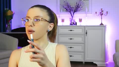 Aelia online show from February 7, 6:23 pm