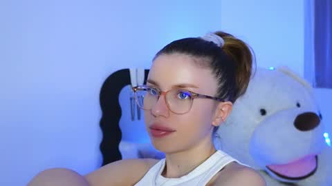 Aelia online show from March 9, 7:28 pm