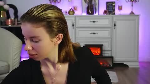 Aelia online show from November 1, 3:32 am