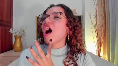 Snapshot of aelinduvalier chatting on October 23, 7:42 pm aelinduvalier online show from October 23, 7:42 pm