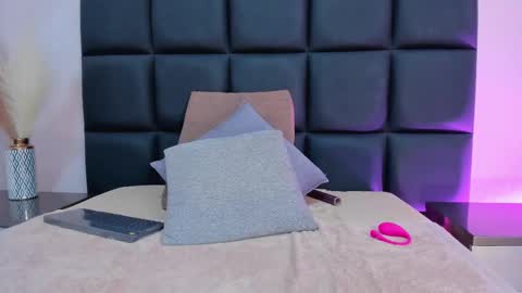 Snapshot of aelinduvalier chatting on September 23, 6:28 pm aelinduvalier online show from September 23, 6:28 pm