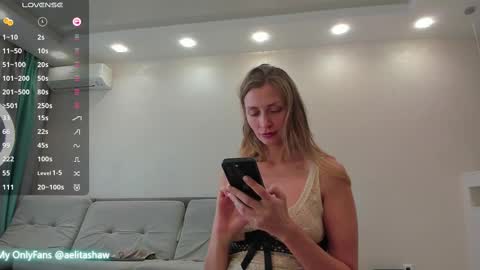 Snapshot of aelitashaw chatting on March 9, 7:34 am Aelita online show from March 9, 7:34 am