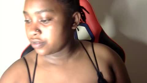 Snapshot of african001 chatting on October 5, 4:01 pm stella online show from October 5, 4:01 pm