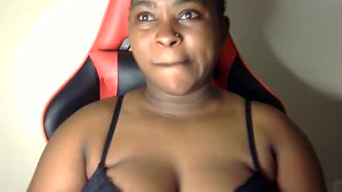 Snapshot of african001 chatting on October 6, 4:12 pm stella online show from October 6, 4:12 pm