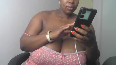 Snapshot of africanbusty chatting on January 29, 12:01 am ONLYFAN-Africanbusty online show from January 29, 12:01 am