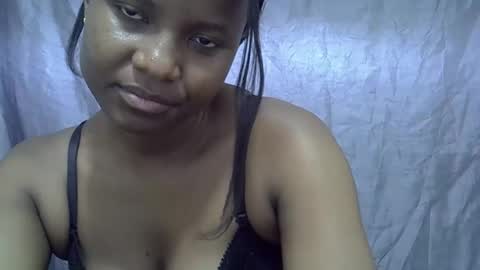 Snapshot of africanngirl chatting on September 9, 12:27 pm africanngirl online show from September 9, 12:27 pm