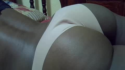 Snapshot of africanngirl chatting on December 27, 8:35 am africanngirl online show from December 27, 8:35 am