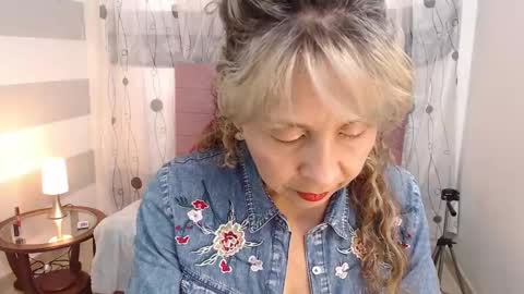 afrodita_sg online show from December 9, 5:30 pm