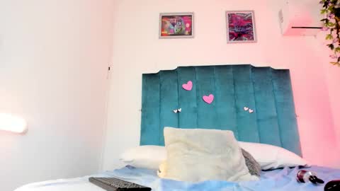 A F R O D I T A  E V A N S online show from February 27, 5:35 pm