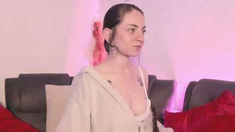 Snapshot of agathaa_ks_ chatting on October 22, 11:43 pm Camila 2 online show from October 22, 11:43 pm