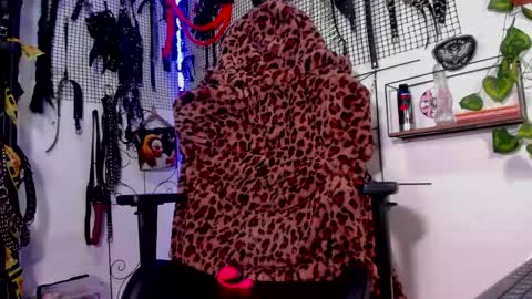 Snapshot of agathamoonn chatting on December 18, 9:08 pm Agatha Fox online show from December 18, 9:08 pm