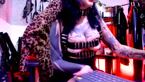 Snapshot of agathamoonn chatting on September 13, 6:49 pm Agatha Fox online show from September 13, 6:49 pm