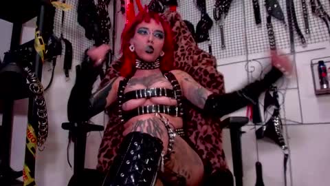 Snapshot of agathamoonn chatting on December 21, 6:44 pm Agatha Fox online show from December 21, 6:44 pm